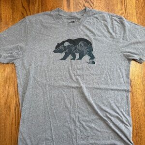 The North Face Gray Short Sleeve Tee Bear Size XL